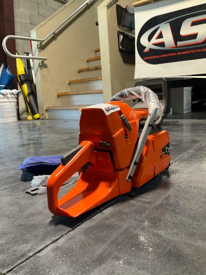 UNUSED CHAINE SAW