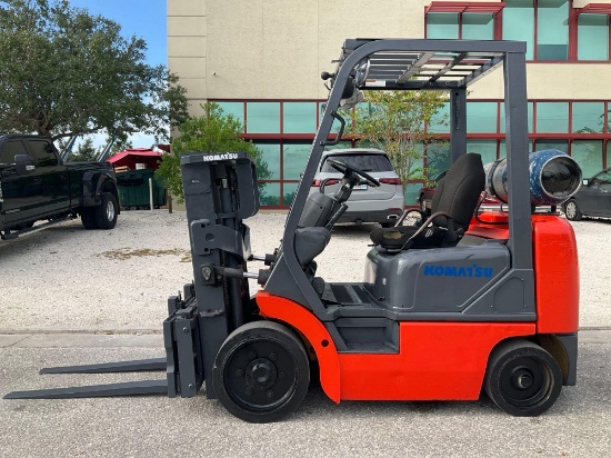 KOMATSU FORKLIFT MODEL FG2-0ST-14R, LP POWERED, APPROX MAX CAPACITY...4000LBS, TILT, WEIGH-TRONIX...