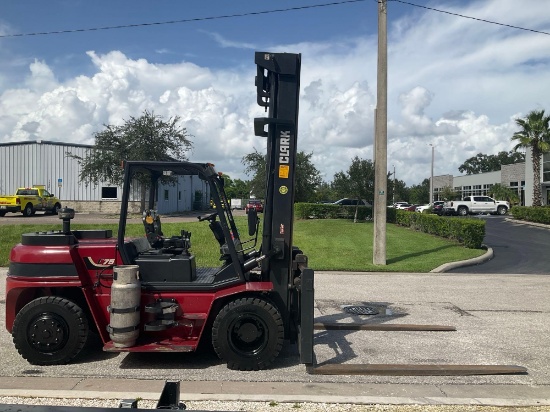 2016 CLARK FORKLIFT MODEL C75L, LP POWERED, APPROX MAX HEIGHT 217", TILT, SIDE SHIFT, MAST APPROX