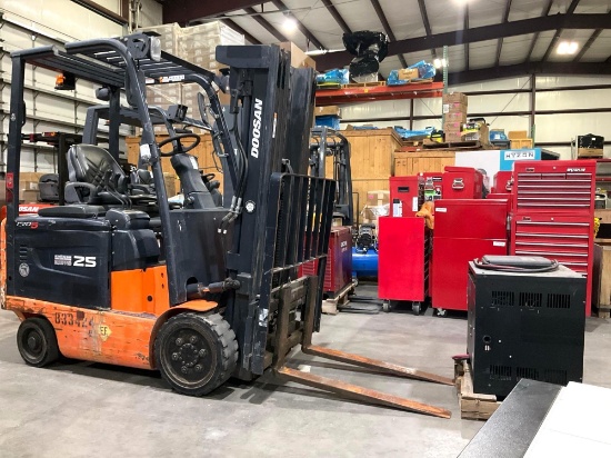 DOOSAN PRO 5 25 FORKLIFT MODEL BC25S-5 , ELECTRIC , APPROX MAX CAPACITY 5,000 LBS,