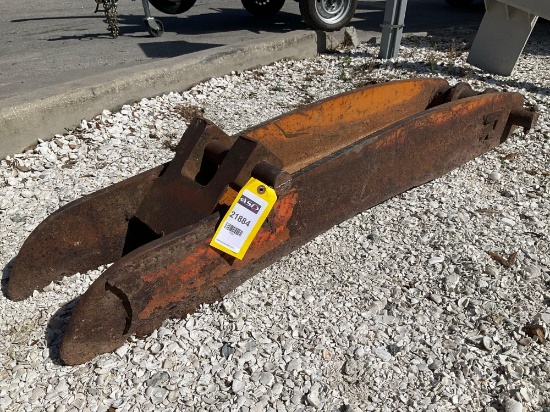 THUMB ATTACHMENT FOR UNIVERSAL EXCAVATOR