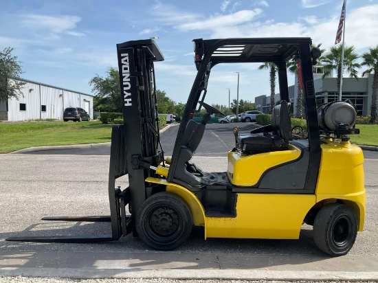 HYUNDAI FORKLIFT MODEL 25L-7M, LP POWERED, APPROX MAX CAPACITY 5000LBS, TILT, SIDE SHIFT, RUNS AN...