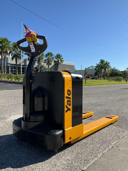 YALE PALLET JACK MODEL MPB040-EN24T2728, ELECTRIC, 24V, MAX CAPACITY 4000LBS