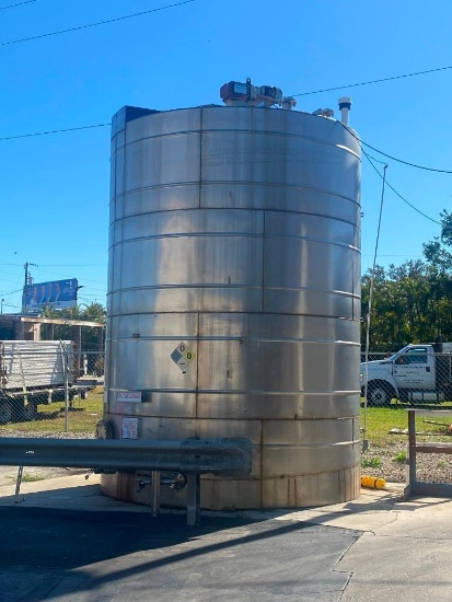 10,000 GALLON STAINLESS STEEL TANK W/ AGITATOR, 230V, AGITATOR WORKING WHEN LAST USED IN 2020