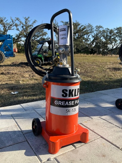 UNUSED SKLP GREASE PUMP MODEL SK-12L