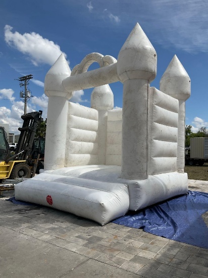 POGOWEDDING WHITE BOUNCE HOUSE W/ BLOWER