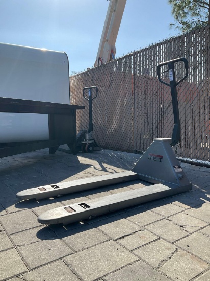 JET HYDRAULIC PTW SERIES PALLET JACK MODEL PTW-2748B, APPROX MAX CAPACITY 6600LBS