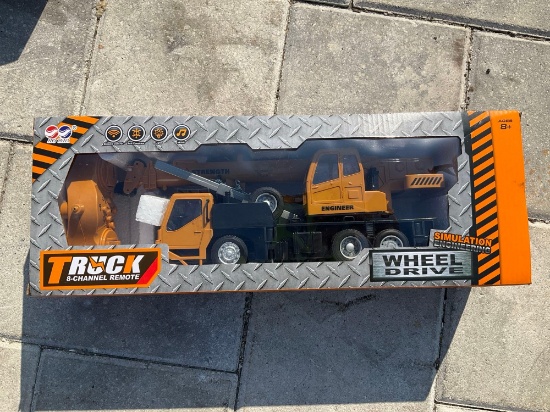 UNUSED TOY ENGINEERING WHEEL DRIVE 8 CHANNEL REMOTE TRUCK