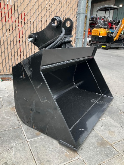 ( 1 ) UNUSED 2024 GIYI 5T HYDRAULIC TILT BUCKET ATTACHMENT FOR EXCAVATOR, FITS CAT 5TON EXCAVATOR,