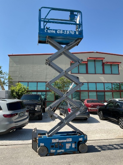 2016 GENIE SCISSOR LIFT MODEL GS1930, ELECTRIC, APPROX MAX PLATFORM HEIGHT 19FT, BUILT IN BATTERY...