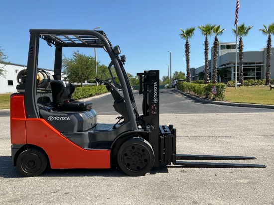TOYOTA FORKLIFT MODEL 8FGCU25, LP POWERED, APPROX MAX CAPACITY 4700, MAX HEIGHT 80in, TILT, SIDE ...