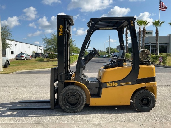 YALE VERACITOR FORKLIFT GLP050VXEUSE090, LP POWERED, MAX HEIGHT 200in, TILT, SIDE SHIFT, NEW BATT...
