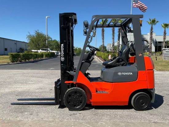 TOYOTA FORKLIFT MODEL 7FGCU20, LP POWERED, APPROX MAX CAPACITY 4,000 LBS, MAX HEIGHT 189in