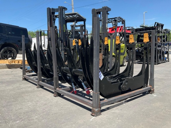 ( 1 ) UNUSED 2025 GIYI CURVED LOG GRABBER ATTACHMENT MODEL GY-CLG72C FOR SKID STEER, APPROX 72in