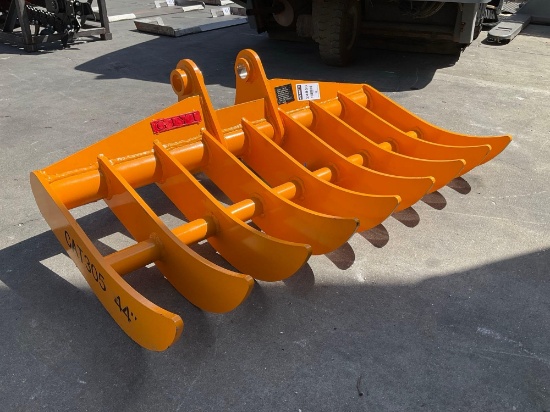 ( 1 ) UNUSED 2025 CAT 305 RAKE ATTACHMENT, APPROX 44in