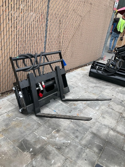 UNUSED 2024 GIYI SIDE SHIFT FORK ATTACHMENT MODEL GY-CYHC FOR MINI SKID STEER