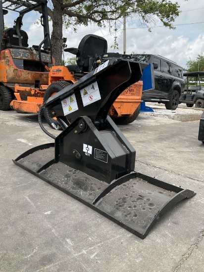 ( 1 ) UNUSED 2025 GIYI SNOW SHOVEL ATTACHMENT MODEL GY-TXC FOR MINI SKID STEER