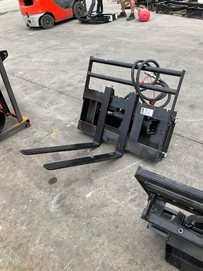 UNUSED 2025GIYI SIDE SHIFT FORK ATTACHMENT MODEL GY-CYHC FOR MINI SKID STEER