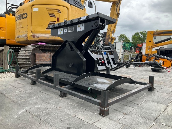 ( 1 ) UNUSED 2025GIYI SNOW SHOVEL ATTACHMENT MODEL GY-SV70FOR SKID STEER, APPROX 70in WIDTH