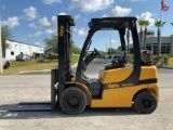 YALE VERACITOR FORKLIFT GLP050VXEUSE090, LP POWERED, MAX HEIGHT 200in, TILT, SIDE SHIFT, NEW BATT...
