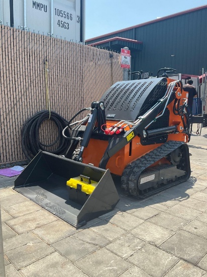 UNUSED 2025 LANDHEARO MINI SKID STEER LOADER MODEL LDH-T460, GAS POWERED, ELECTRIC START, RUBBER