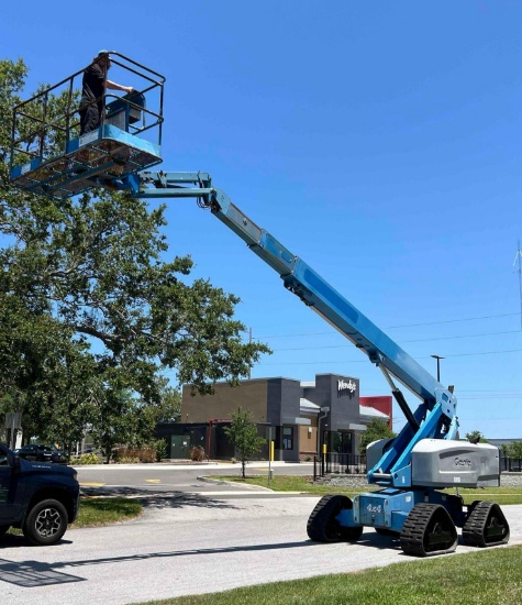 2014 GENIES-65TRAX BOOM LIFT, APPROX MAX PLATFORM HEIGHT 65FT, RUBBER TRACKS , RUNS & OPERATES