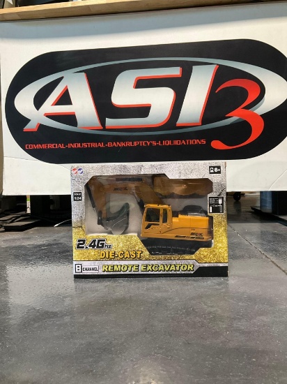 UNUSED DIE-CAST 2.4G HZ 8CHANNEL REMOTE TOY EXCAVATOR
