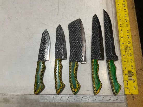 UNUSED (5) CULINARY SET OF HANDMADE DAMASCUS KNIVES, ASSORTED SIZES AND COLORS, STEEL