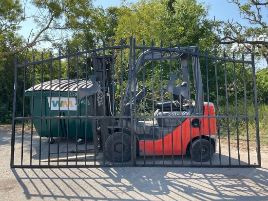 SET OF UNUSED 14FT BI PARTING IRON GATES, 7FT EACH PIECE (14' TOTAL WIDTH). 2 PIECES PER SET
