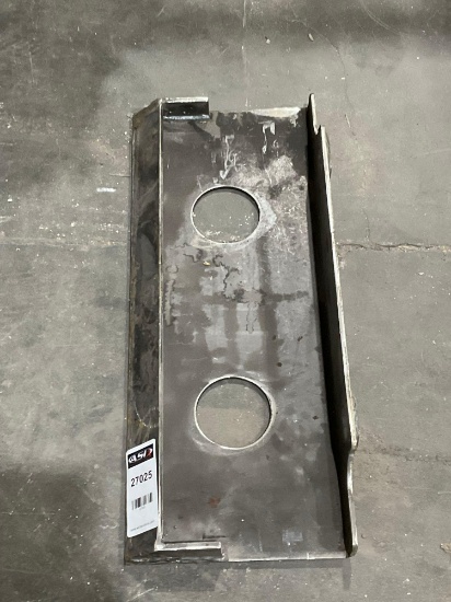 UNUSED 2025 MOUNTING PLATE FOR DINGO SKID STEER, APPROX 24in W