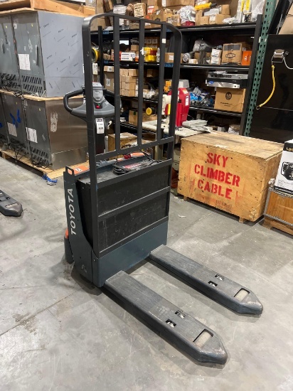 2023 TOYOTA PALLET JACK MODEL 8HBW23, RUNS AND OPERATES