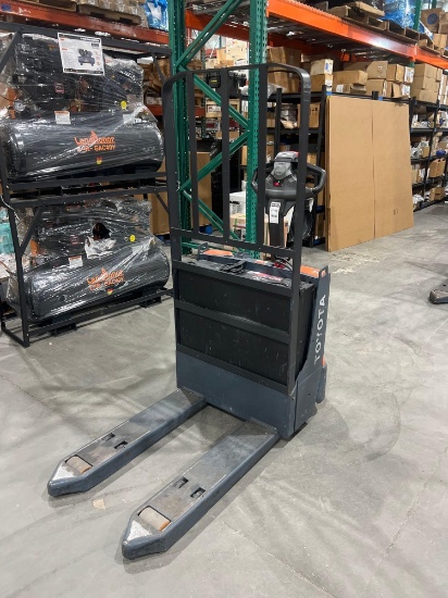 2023 TOYOTA PALLET JACK MODEL 8HBW23, RUNS AND OPERATES