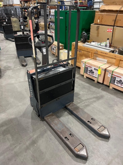 2019 TOYOTA PALLET JACK MODEL 35617, RUNS AND OPERATES