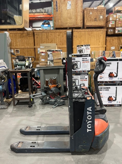 2021 TOYOTA PALLET JACK MODEL 8HBW23, RUNS AND OPERATES
