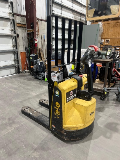 2020 YALE PALLET JACK MODEL A2425N, RUNS AND OPERATES