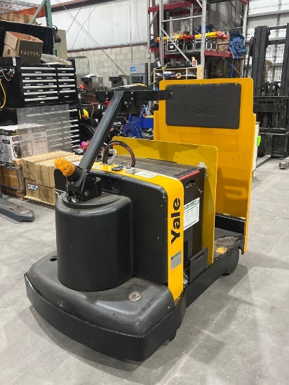YALE TOW TUGGER MODEL MTR005LFN24T, ELECTRIC, 24V, APPROX MAX DRAWBAR PULL 700LBS