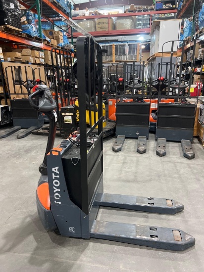 2024 TOYOTA PALLET JACK MODEL 8HBW23, RUNS AND OPERATES