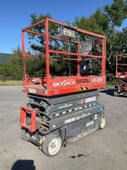 SKYJACK SCISSOR LIFT MODEL SJIII3219, ELECTRIC, APPROX MAX PLATFORM HEIGHT 19FT, BUILT IN BATTERY...