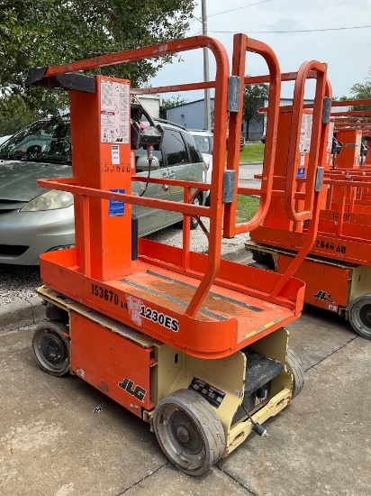JLG MANLIFT MODEL 1230ES, ELECTRIC, APPROX MAX PLATFORM HEIGHT 12FT, NON MARKING TIRES, BUILT IN