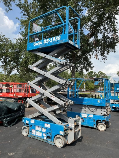2014GENIE SCISSOR LIFT MODEL GS1930, ELECTRIC, APPROX MAX PLATFORM HEIGHT 19FT, BUILT IN BATTERY CH