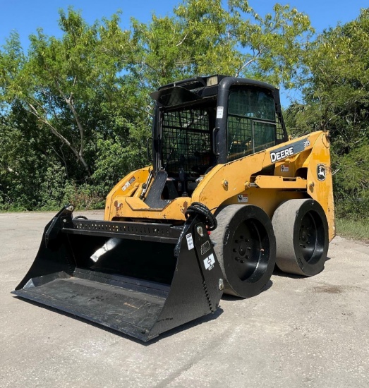 JOHN DEERE SKID STEER MODEL 315, DIESEL, ENCLOSED CAB , BUCKET ATTACH NOT INCLUDED