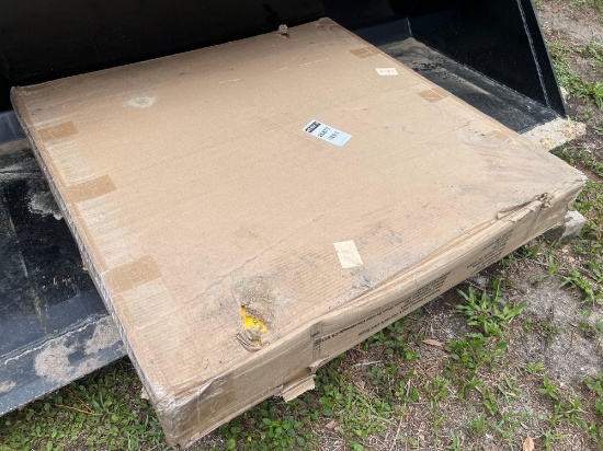 UNUSED PALLET FORK MOUNT SAFETY BASKET/PLATFORM