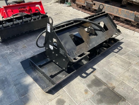 ( 1 ) UNUSED 2025 GIYI PLATE COMPACTOR ATTACHMENT MODEL GY-PC71 FOR SKID STEER, APPROX WORKING P