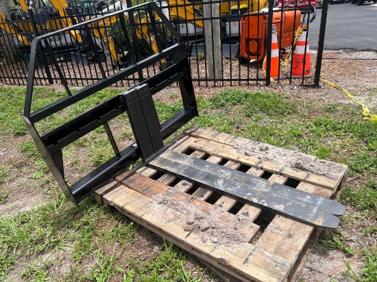 UNUSED 3500LB KIVELPALLET FORK ATTACHMENT