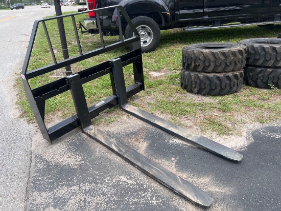 UNUSED 3500LB KIVELPALLET FORK ATTACHMENT