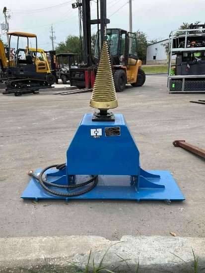 UNUSED 2025 GIYI LOG SPLITTER ATTACHMENT MODEL GY-LS43B FOR UNIVERSAL SKID STEER