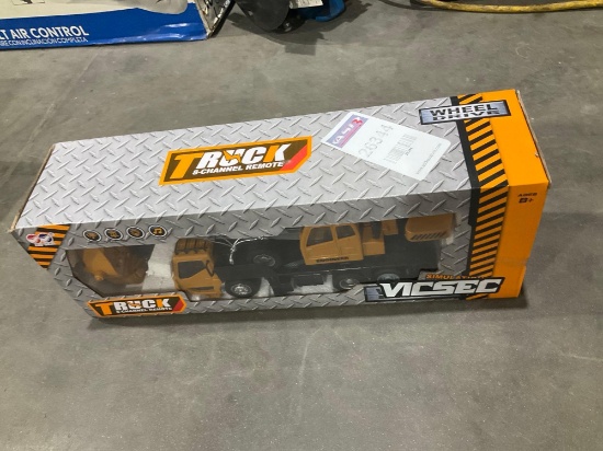 UNUSED TOY ENGINEERING WHEEL DRIVE 8 CHANNEL REMOTE TRUCK