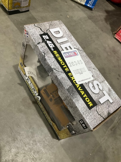 UNUSED DIE-CAST 2.4G HZ 8CHANNEL REMOTE TOY EXCAVATOR