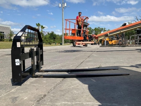 UNUSED 2025 GIYI FORK ATTACHMENT FOR SKID STEER , FORKS APPROX 60in LONG(PLEASE NOTE STOCK PHOTOS...
