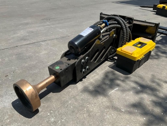 ( 1 ) UNUSED 2025 GIYI PILE HAMMER MODEL GY-D45, APPROX TOTAL LENGTH 50in, TOOL BOX INCLUDED(PLEASE